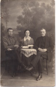 Фотография - открытое письмо вольноопределяющего младшего унтер-офицера с семьей.
