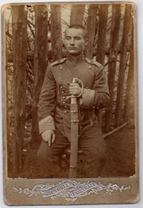 Фотография бомбардира Лейб-Гвардии Конной Артиллерии в звании унтер-офицера.