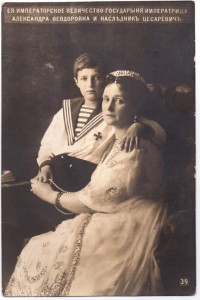 Фотооткрытка "Императрица Александра Федоровна и наследник цесаревич".