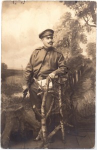 Фотография-открытое письмо нижнего чина в полевой форме с наганом