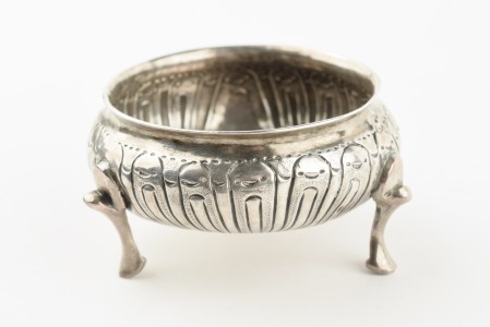 Серебряная солонка.