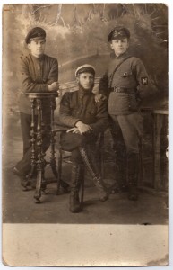Групповое фото военных со знаками различия.