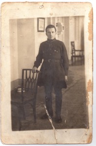 Фотография военного медика в мундире.